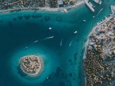 Jezera port from the air