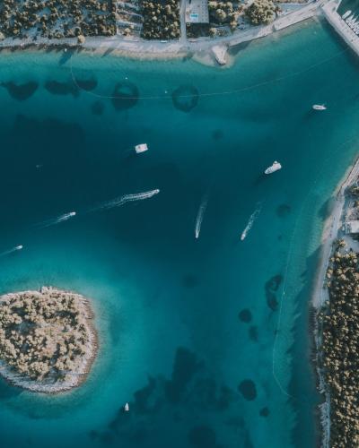 Jezera port from the air