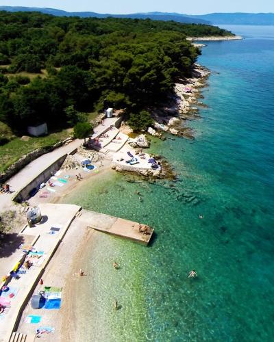 Beaches and villa, Porat, Malinska, Krk, Croatia-2 (15371650748)