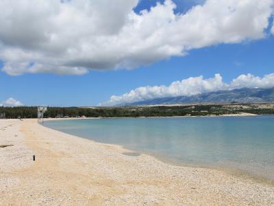 Strand Zrce mit Blick auf Club Kalypso