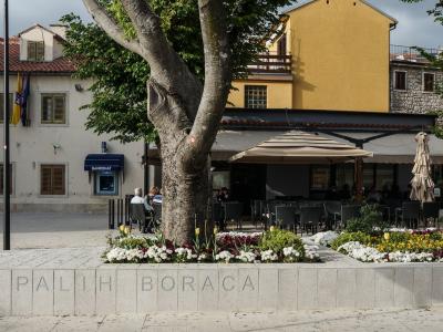 TRG Palih Boraca Platz in Selce, Kroatien