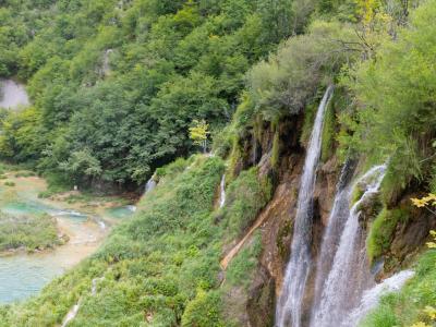 Veliki Slap Waterfall in Plitvice Lakes National Park, Croatia, a view from above (48669983158)