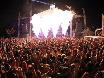 Papaya club @ Zrche beach night