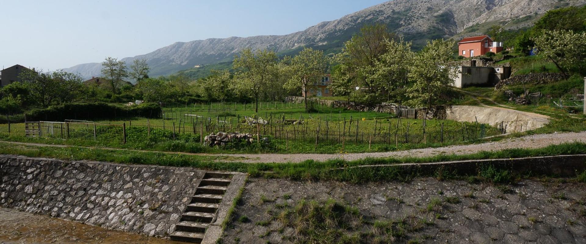 Groblje Panorama im Küstenland-Bergland von Primorje-Gorski Kotar County, Kroatien