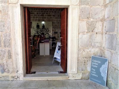 Galerija paške čipke - ulaz