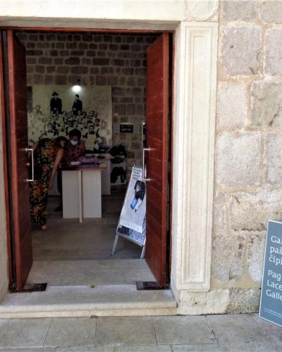 Galerija paške čipke - ulaz