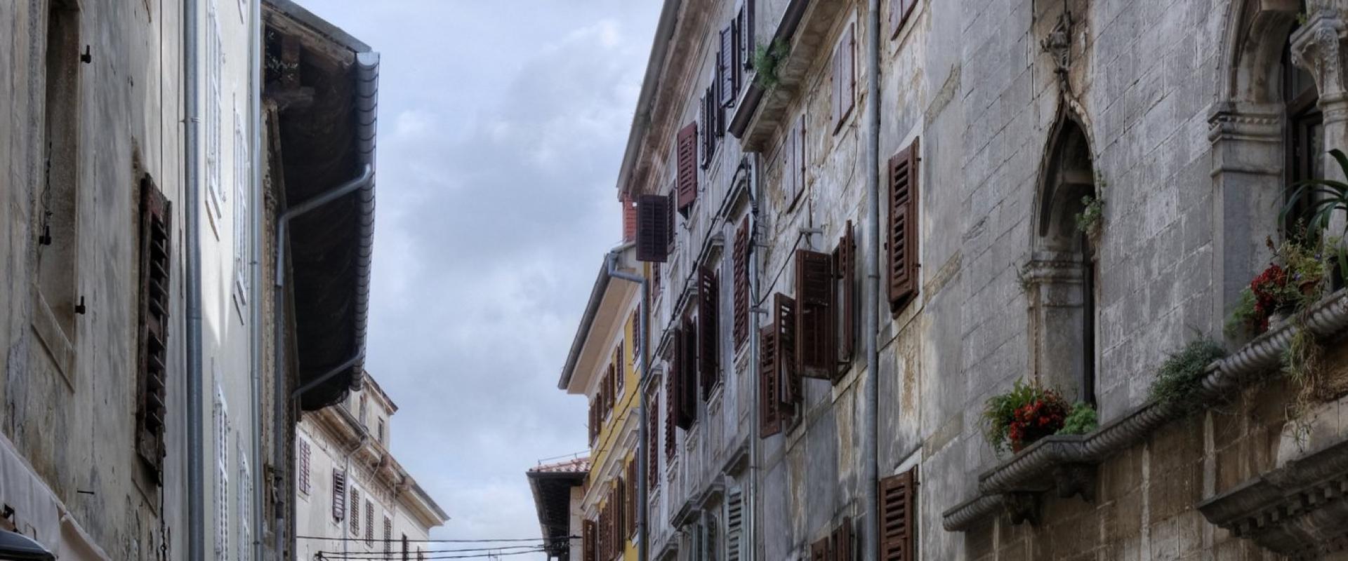 Decumanus Street