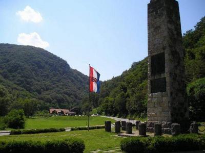 Risvica - Spomenik Hrvatskoj Himni - panoramio
