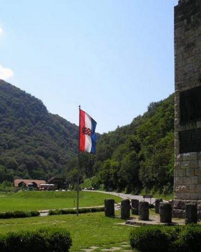 Risvica - Spomenik Hrvatskoj Himni - panoramio